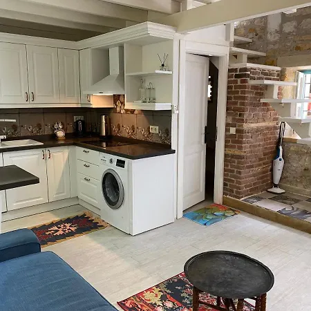 Holiday home Oezel Tasarimli Tarihi Tas Ev Cesme