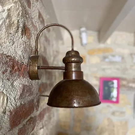 Oezel Tasarimli Tarihi Tas Ev