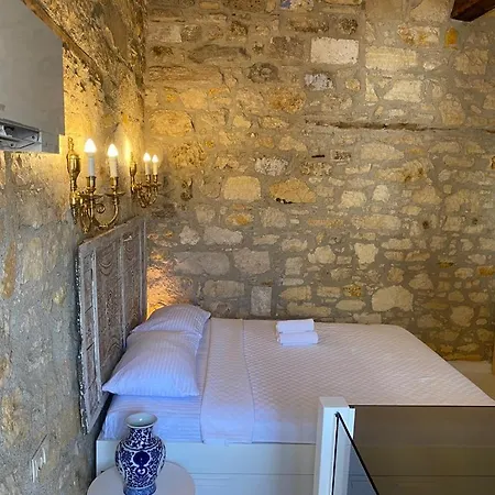 Oezel Tasarimli Tarihi Tas Ev * Cesme