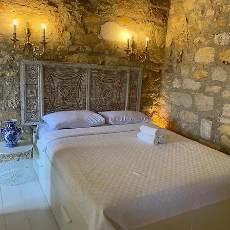 Holiday home Oezel Tasarimli Tarihi Tas Ev Cesme