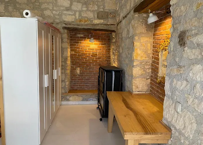 Casa de Férias Oezel Tasarimli Tarihi Tas Ev Çeşme