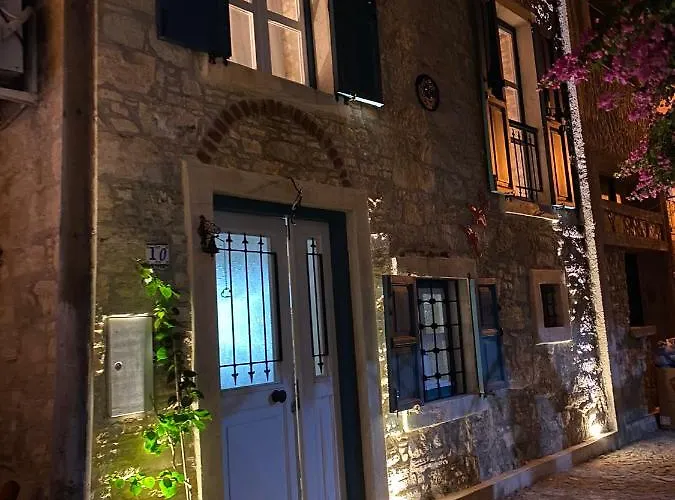 Oezel Tasarimli Tarihi Tas Ev *