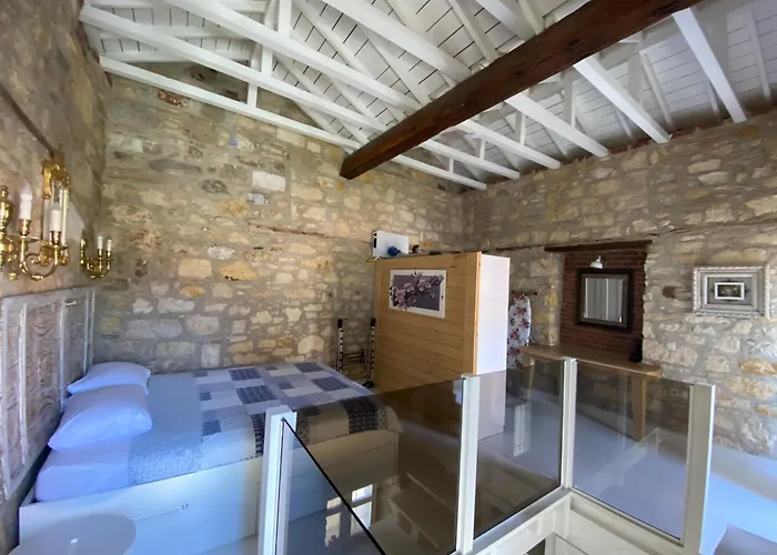 Casa de Férias Oezel Tasarimli Tarihi Tas Ev