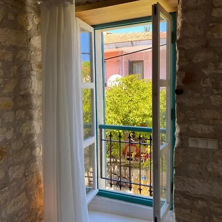 Oezel Tasarimli Tarihi Tas Ev 別荘 Çeşme