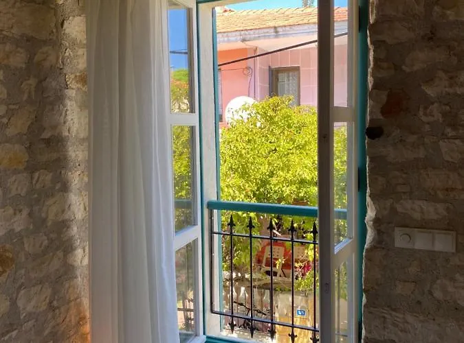 Oezel Tasarimli Tarihi Tas Ev Dom wakacyjny Çeşme