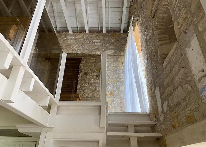 Oezel Tasarimli Tarihi Tas Ev Çeşme