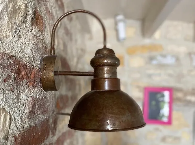 Oezel Tasarimli Tarihi Tas Ev